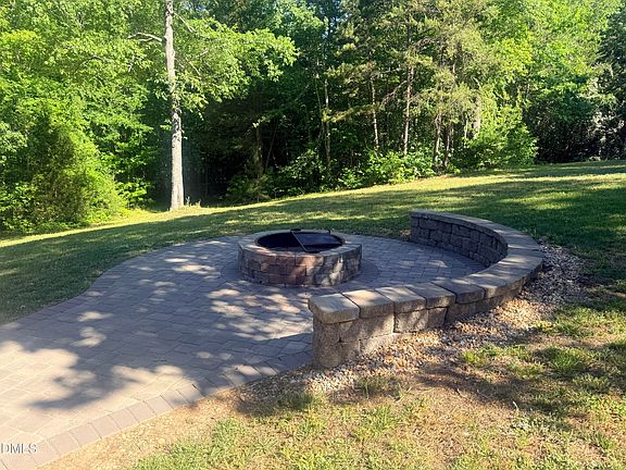 4th image of 327 Shady Oak Rd