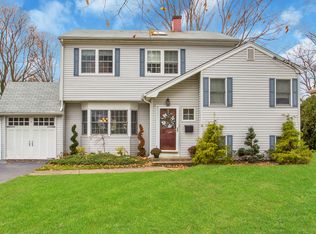 5 Fire Rd, Bay Shore, NY 11706