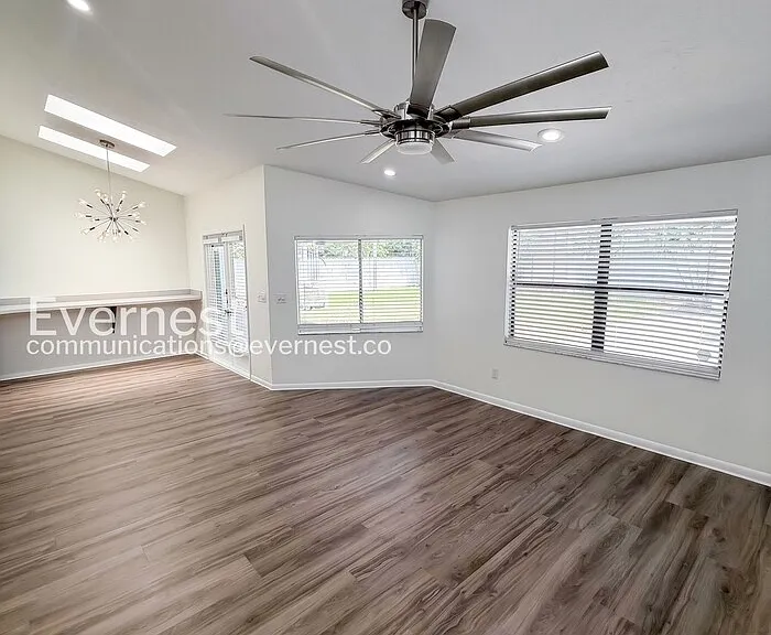 1915 W Orient St — Photo 8