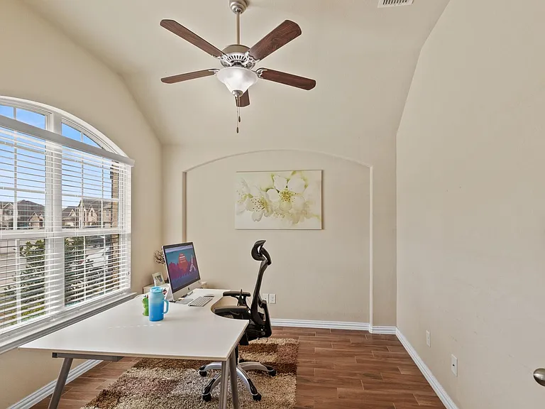 16609 Lincoln Park Ln — Photo 3