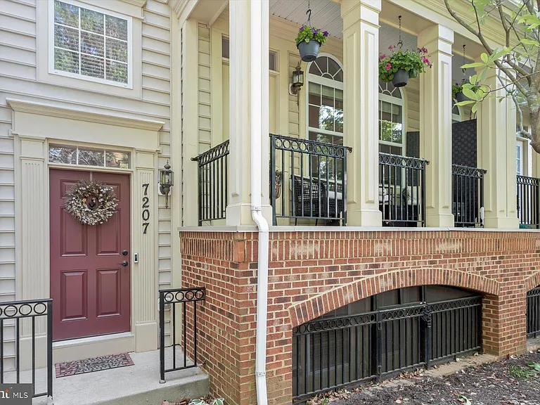 7207 Phelps Hill Ct — Photo 3