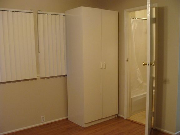 3rd image of 404 N Oakland Ave