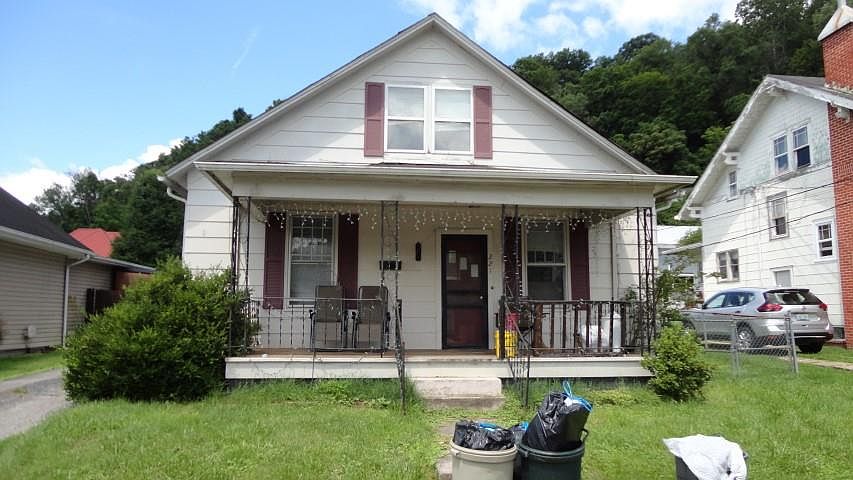 1st image of 221 Frank St