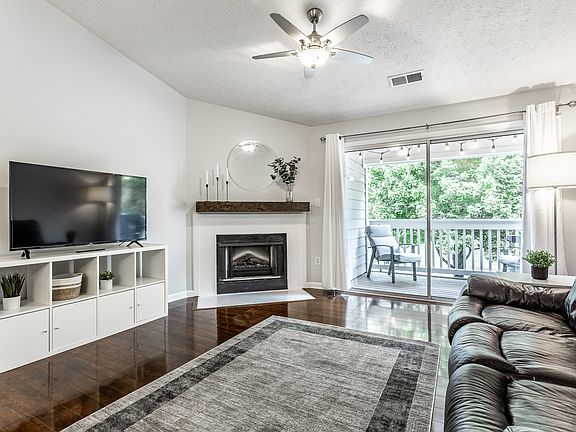 4th image of 8426 Glenwillow Ln Unit 208