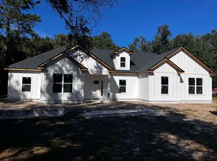 24 Sabal Palm Dr, Crawfordville, FL 32327