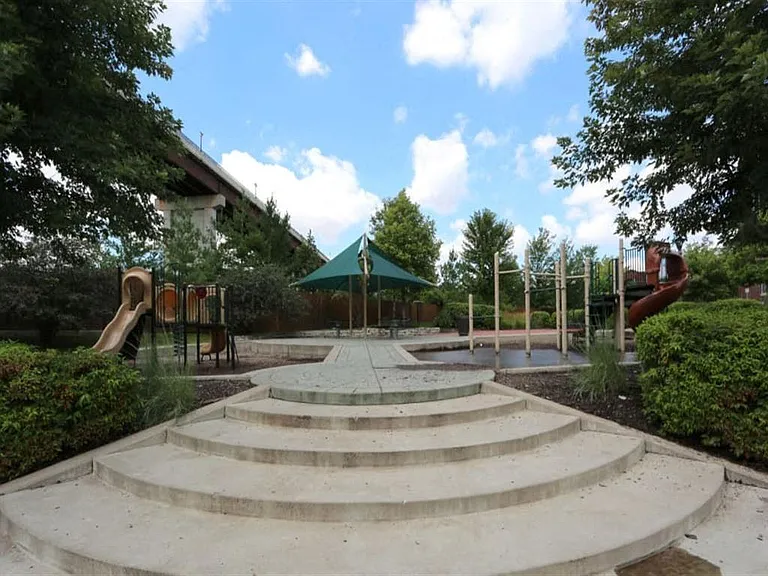 Joseph's Pointe at Upper Landing — Photo 26