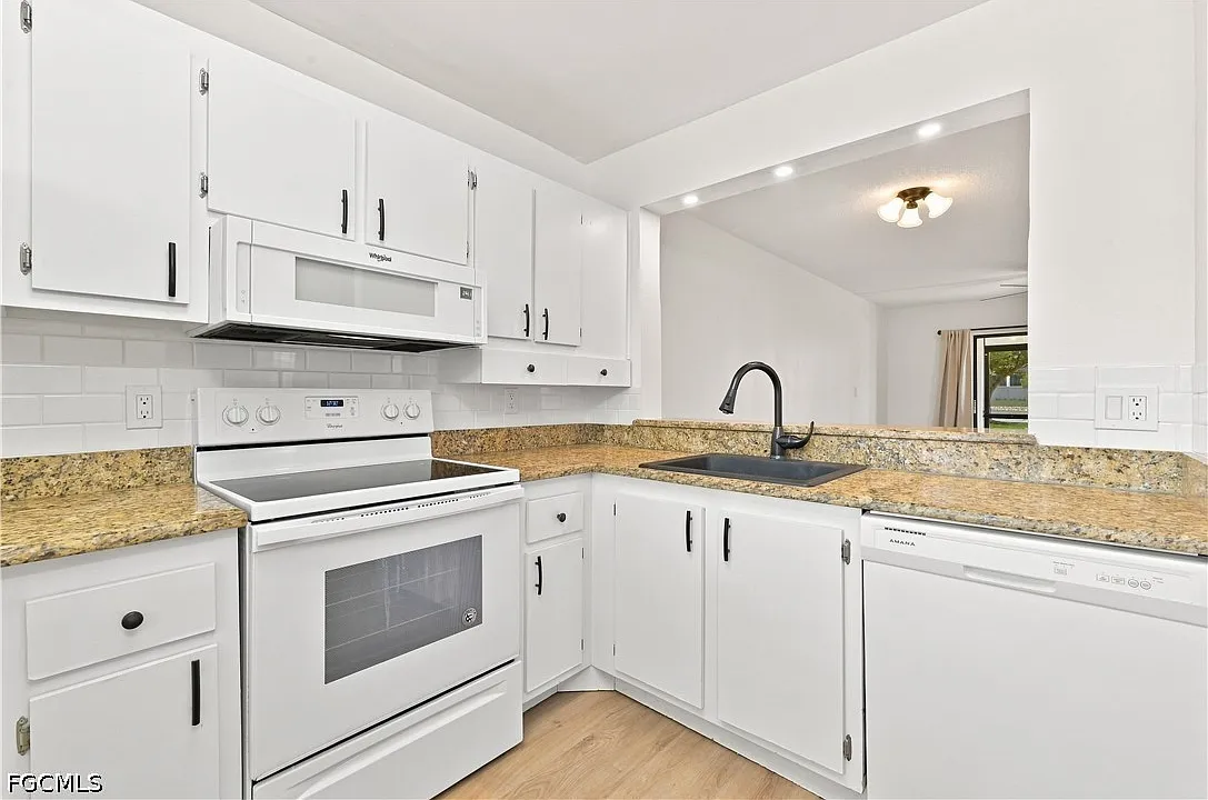 2 bed, 2.0 bath, 808 sqft, $1,500 — Photo 4