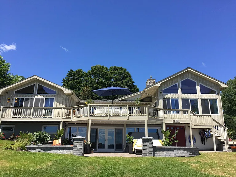 440 Lakeside Dr — Photo 1