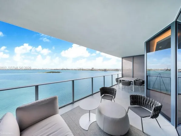 700 NE 24th St, Miami, FL
