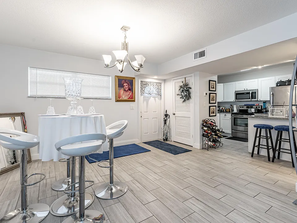 8911 S Hollybrook Blvd #306