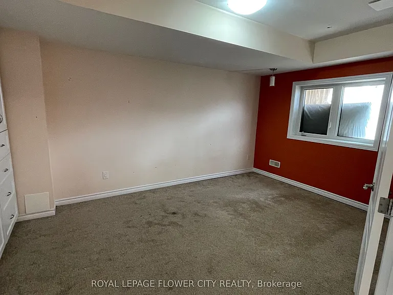 1921 Frederick Cres #BASEMENT — Photo 8