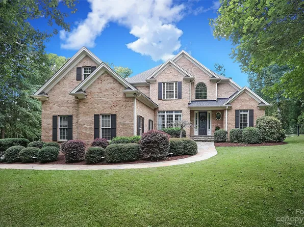 365 Catawba Crest Ln, Clover, SC 29710