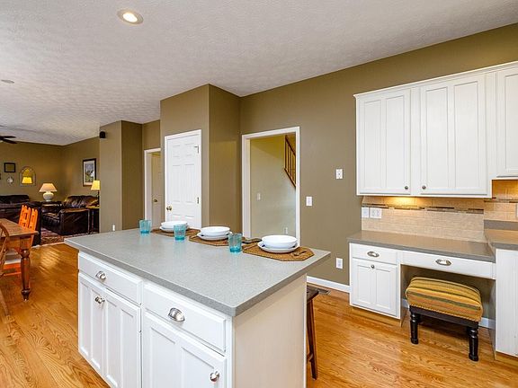 3rd image of 321 Elk Ln