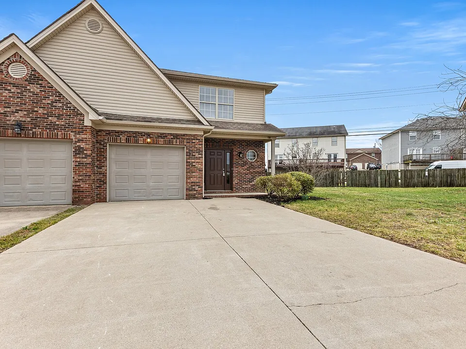 136 Lowell Ct