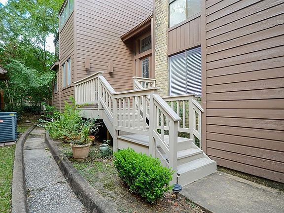 2nd image of 130 Sugarberry Cir
