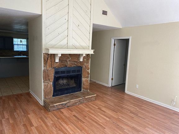 3rd image of 2365 Willowglen Dr