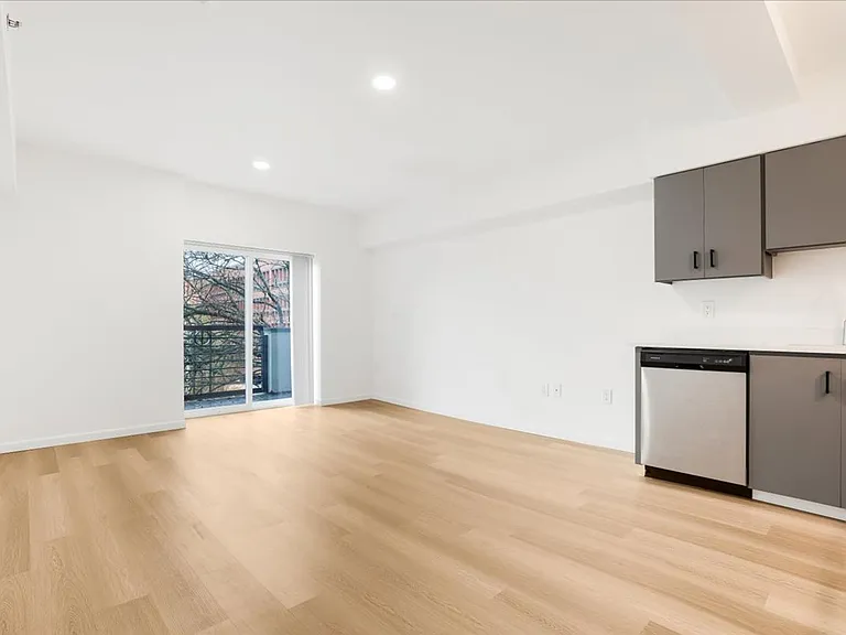 Kearney Court Apartments — Photo 12