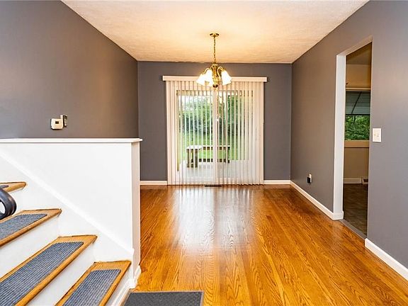 5th image of 36 Brendan Cir
