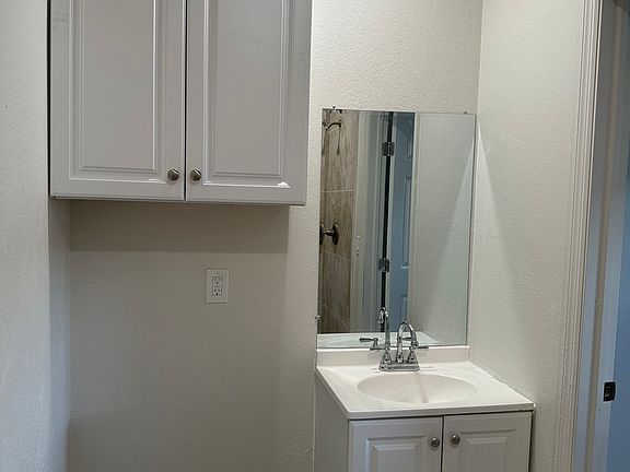 4th image of 2680 31st Ave NE