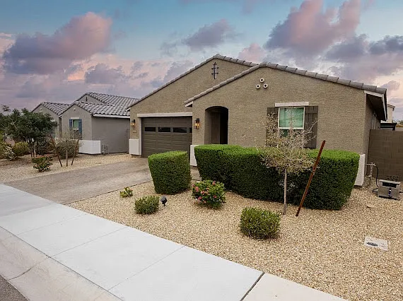 3 bed, 1844 sqft, $2,950 — Photo 3
