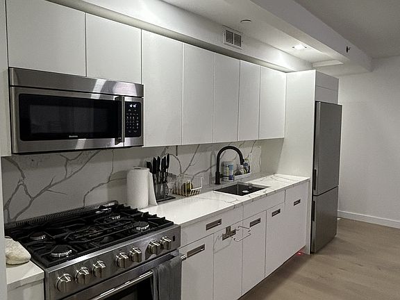 5th image of 618 Avenue H #5D