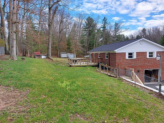 4th image of 810 New River Dr