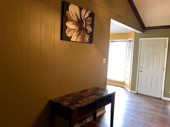 5th image of 3111 Roselawn Dr