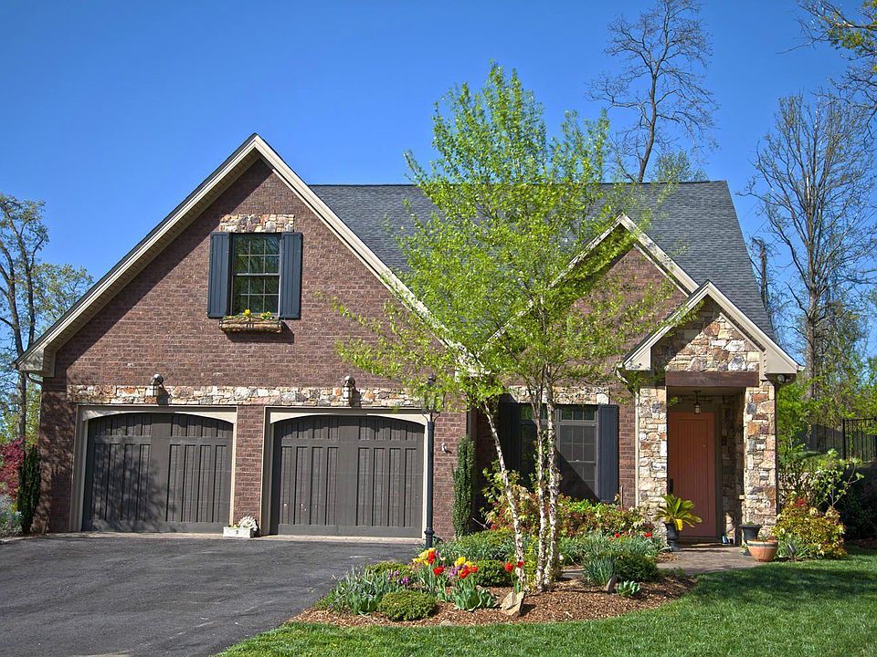1st image of 555 Stoneledge Dr