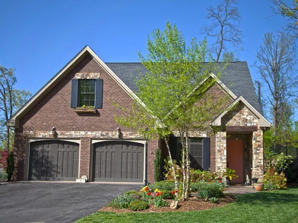 555 Stoneledge Dr, Roanoke, VA 24019