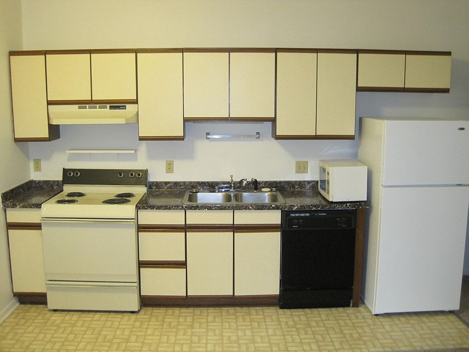 2nd image of 104 E Main St APT 4