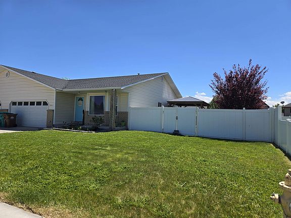 3rd image of 921 Sawtooth St