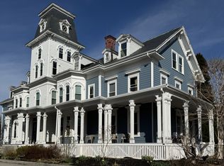 1094 Woodbury Ave #201, Portsmouth, NH 03801