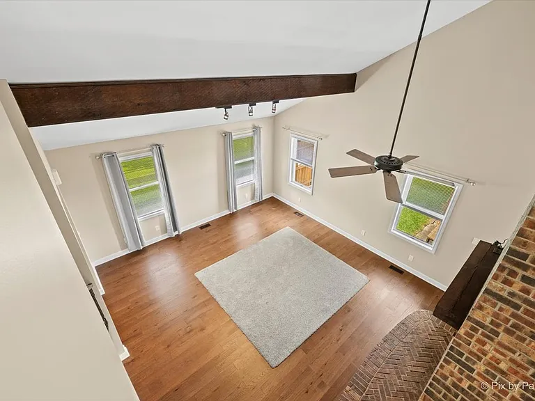 702 N View St — Photo 20
