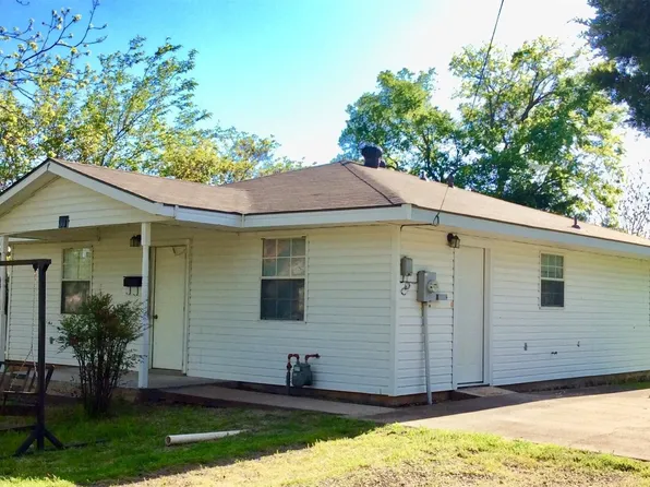 301 S 11th St, Honey Grove, TX 75446
