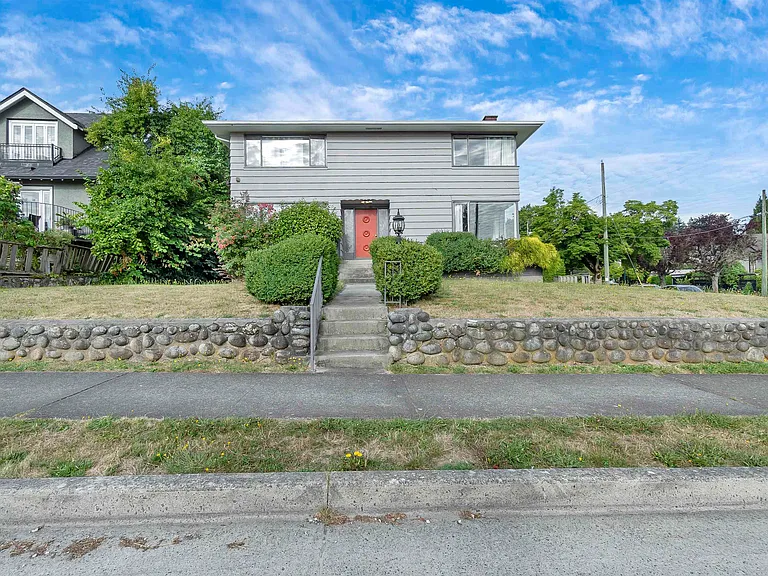 4514 Bellevue Dr — Photo 3