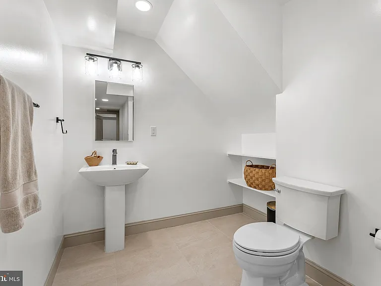 2820 Ellicott St NW — Photo 33