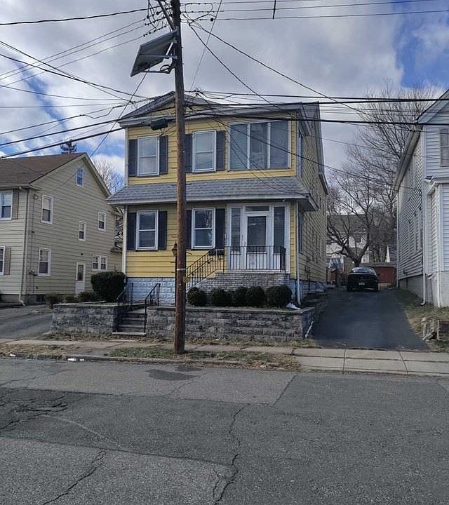 1st image of 15 Mountainview St #2