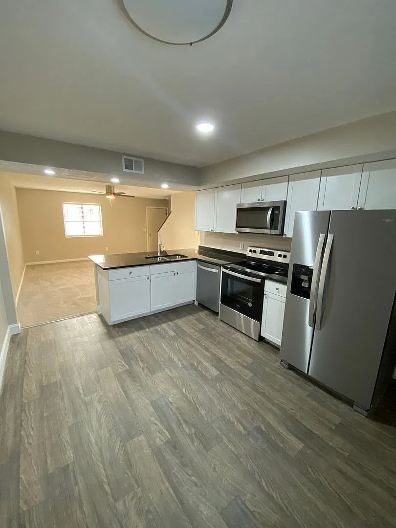 3243 Summerhill Lane Apartments — Photo 1