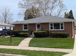 1019 Crab Tree Ln, Racine, WI 53406