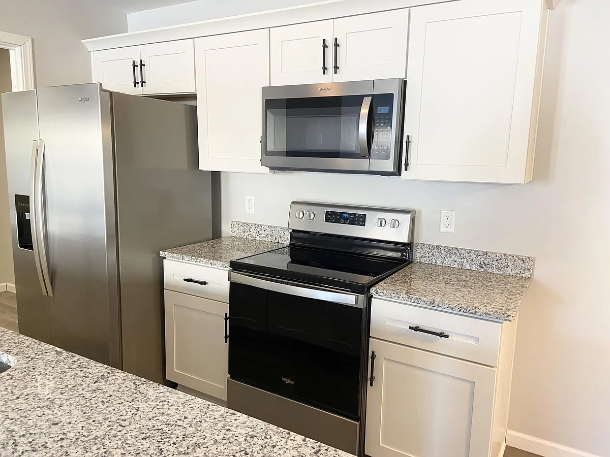 Kitchen - 735 Pheasant Run Dr