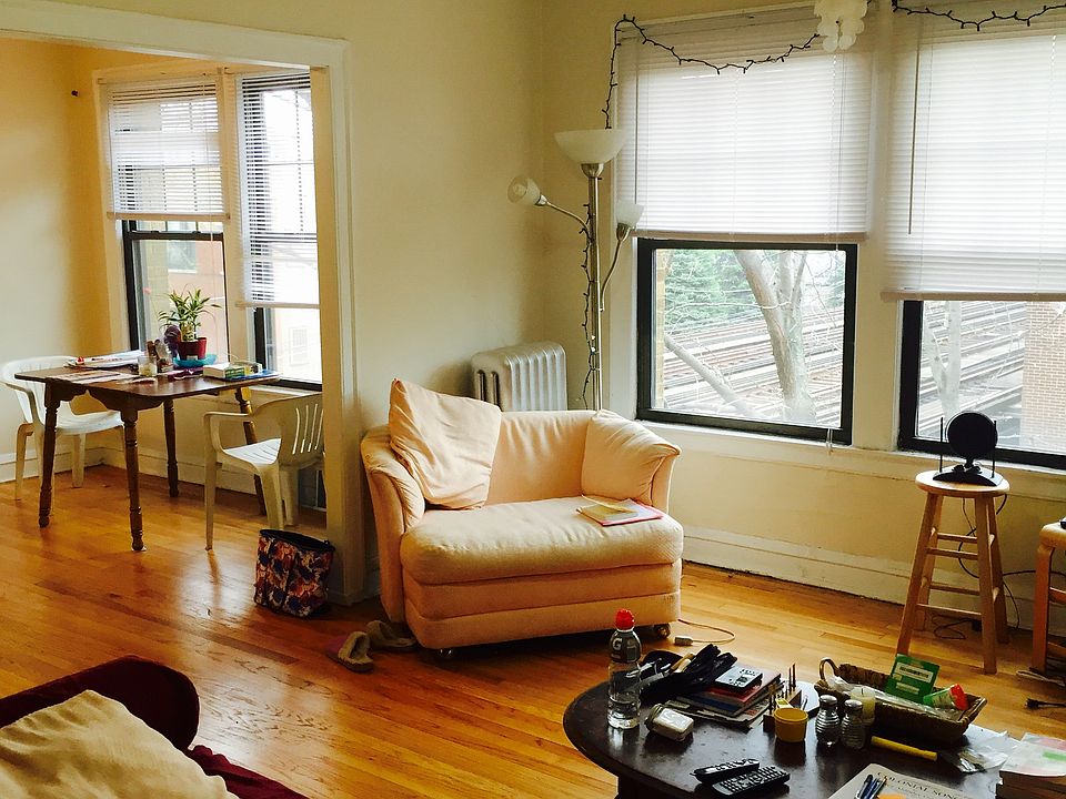 1st image of 939 W Oakdale Ave APT 3N