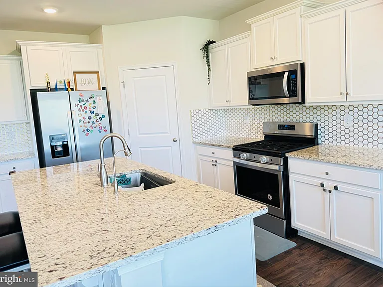 223 Seven Springs Ln — Photo 8