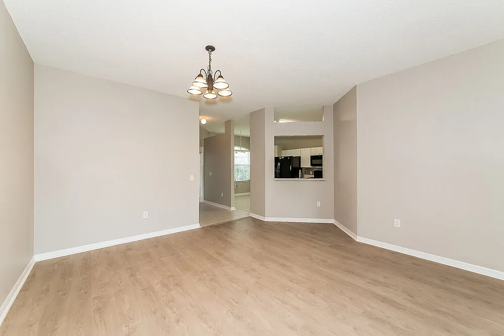 3 bed, 2.0 bath, 1401 sqft, $2,480 — Photo 4