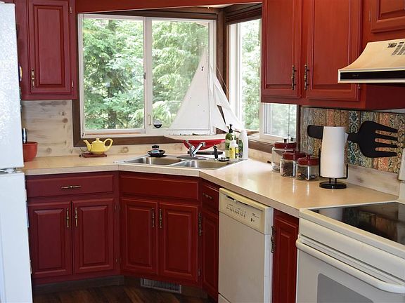 3rd image of 4706 Juniper Dr