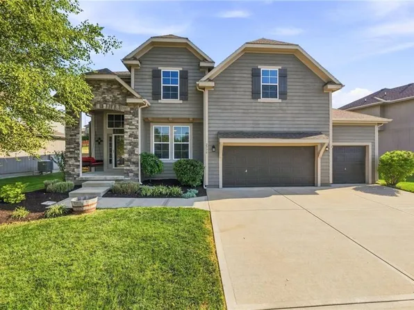 2776 W Sitka Dr, Olathe, KS 66061