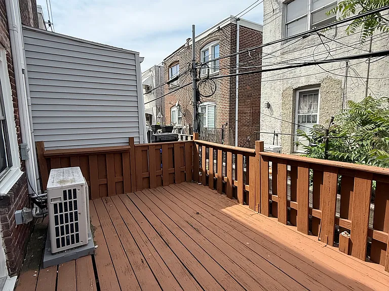 2725 Moore St #1 — Photo 9
