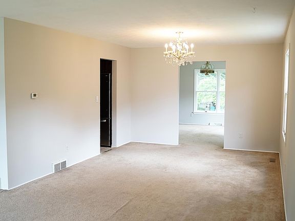 4th image of 1750 Washington Cir