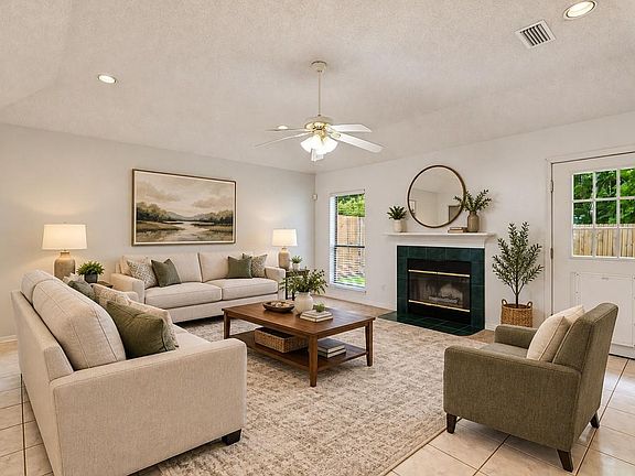 4th image of 2605 Carrie Ln