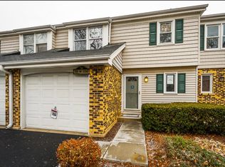 25W036 Keswick Ln, Naperville, IL 60540