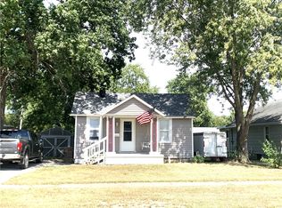 704 Lincoln St, Pana, IL 62557
